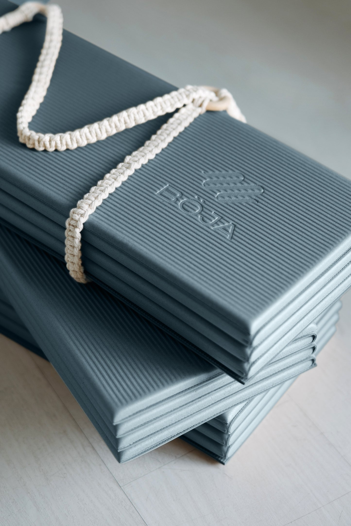 ECO-FRIENDLY DUSTY BLUE BÖJA MAT